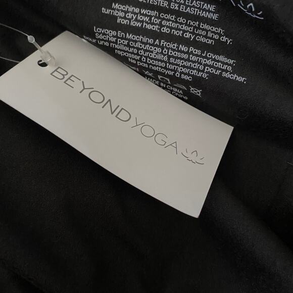 Beyond Yoga Hidden zipper Pocket for cellphone Infinity Scarf black NWTs - Picture 11 of 11